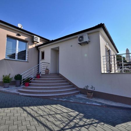 Apartments Golden Hour Jurdani Bagian luar foto