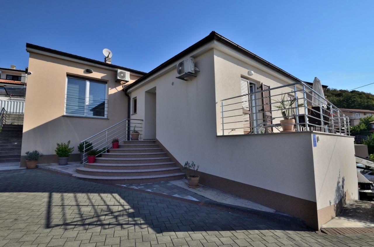 Apartments Golden Hour Jurdani Bagian luar foto