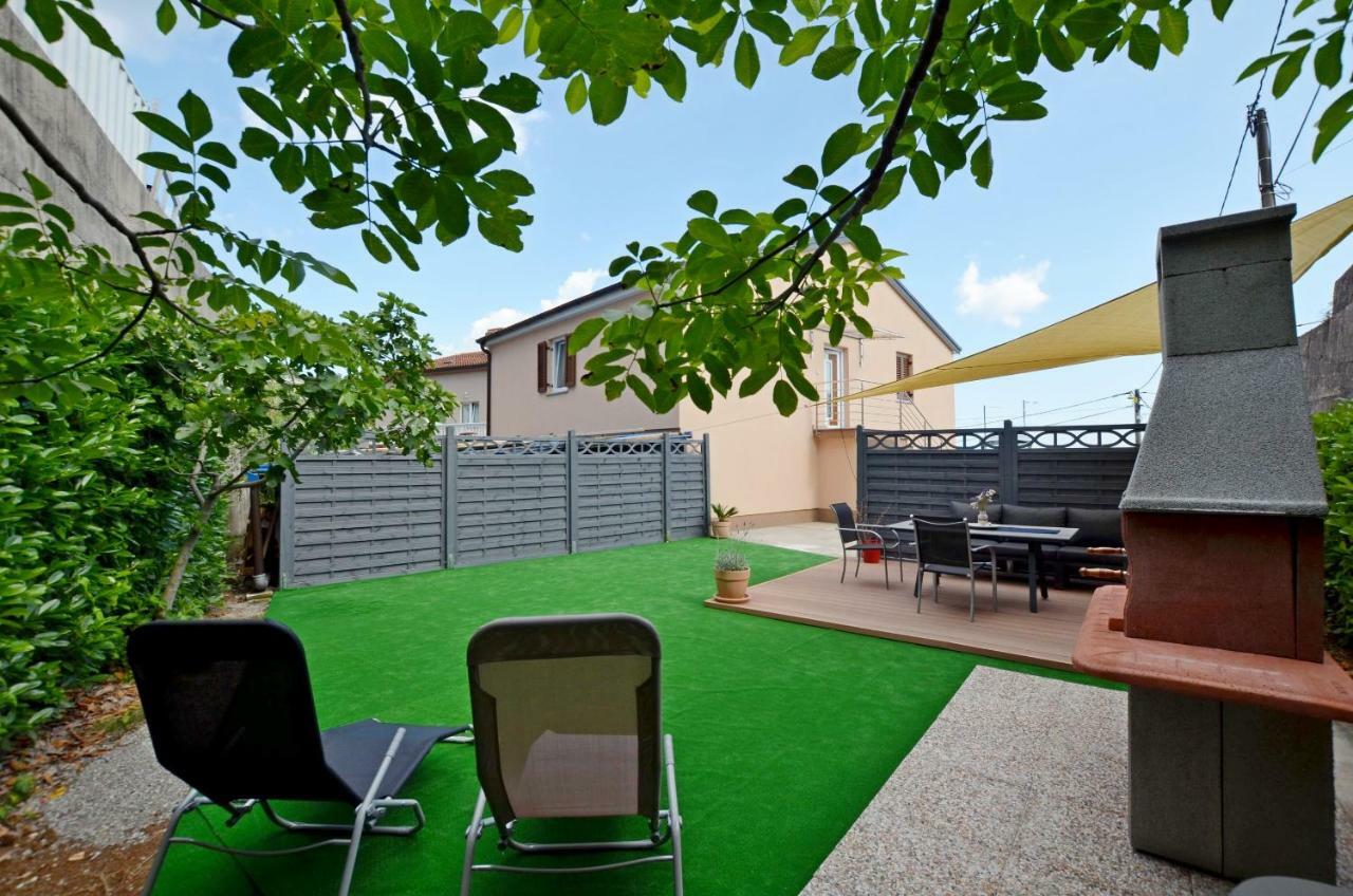 Apartments Golden Hour Jurdani Bagian luar foto